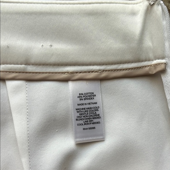 Express Women's White Shorts - Picture 4 of 4